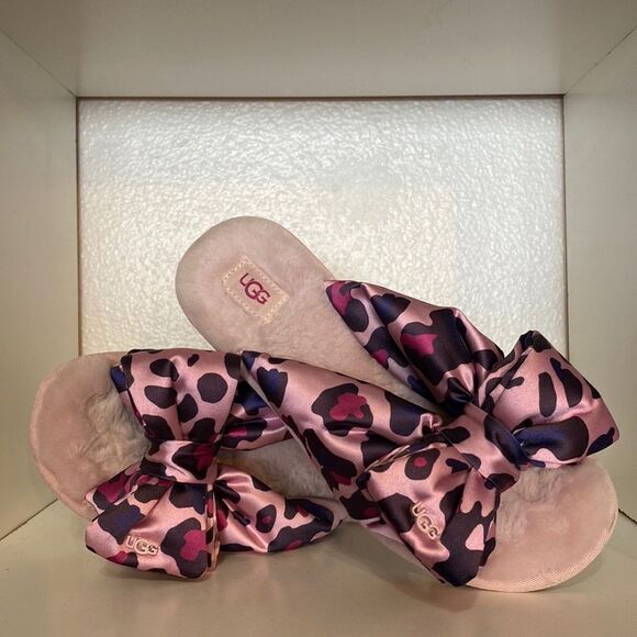 UGG Pink Satin Leopard Bow Slippers Womens Cozy Y2K Soft Girl Loungewear Girly - Picture 1 of 10